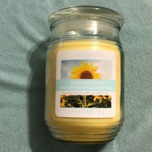 Farmhouse flower large 17oz Candle